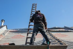 Dachdecker am arbeiten